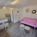 Fully Equipped Apartment 2 To 4 Beds